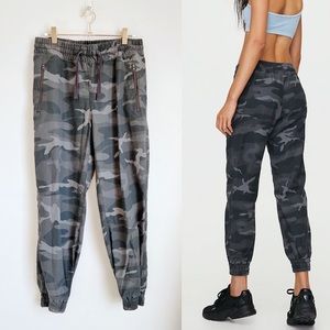 Aritzia TNA cameo joggers